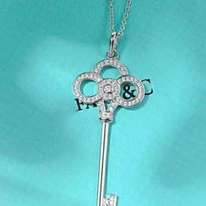 Tiffany key pendant necklace friends,  color is white.